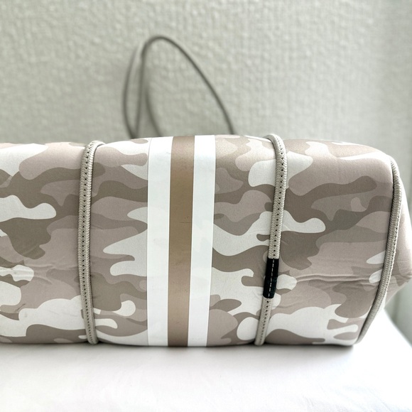 Haute Shore Neoprene Tote Cosmetic Eyeglass Wallet Wristlet Set Beach Lake - Picture 12 of 16